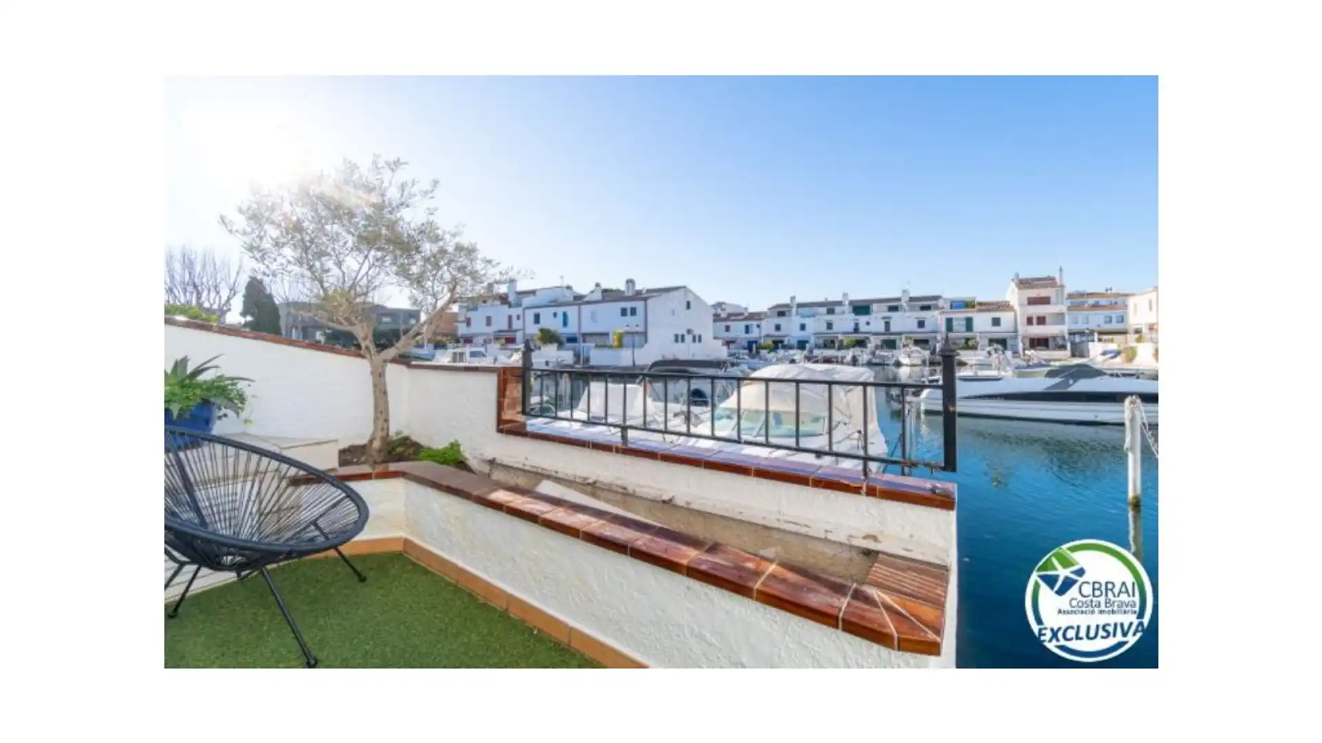 Exterior view of Houses for sale in Empuriabrava  with Air Conditioner