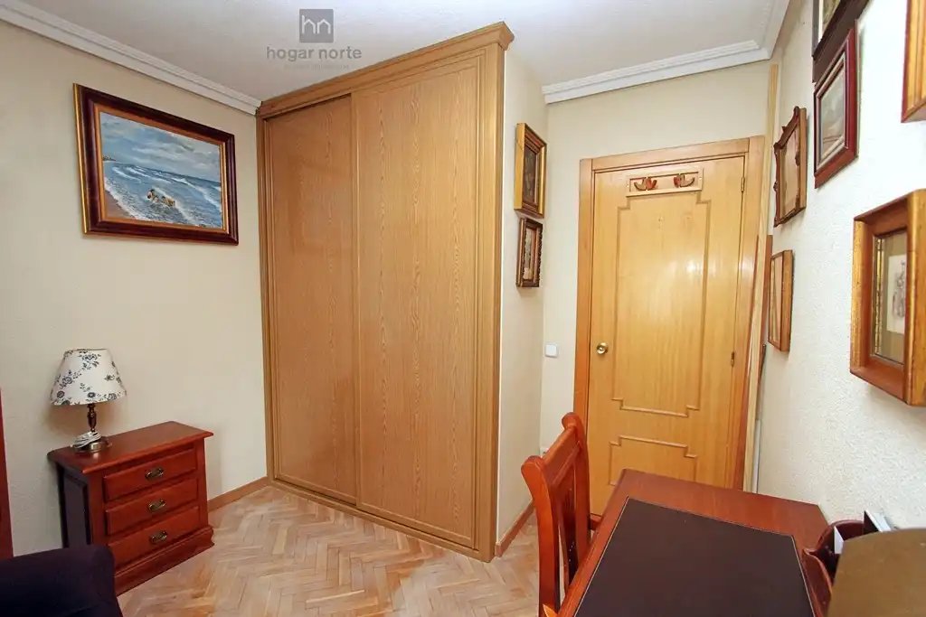 Dormitori de Pis en venda en San Sebastián de los Reyes amb Calefacció, Jardí privat i Parquet