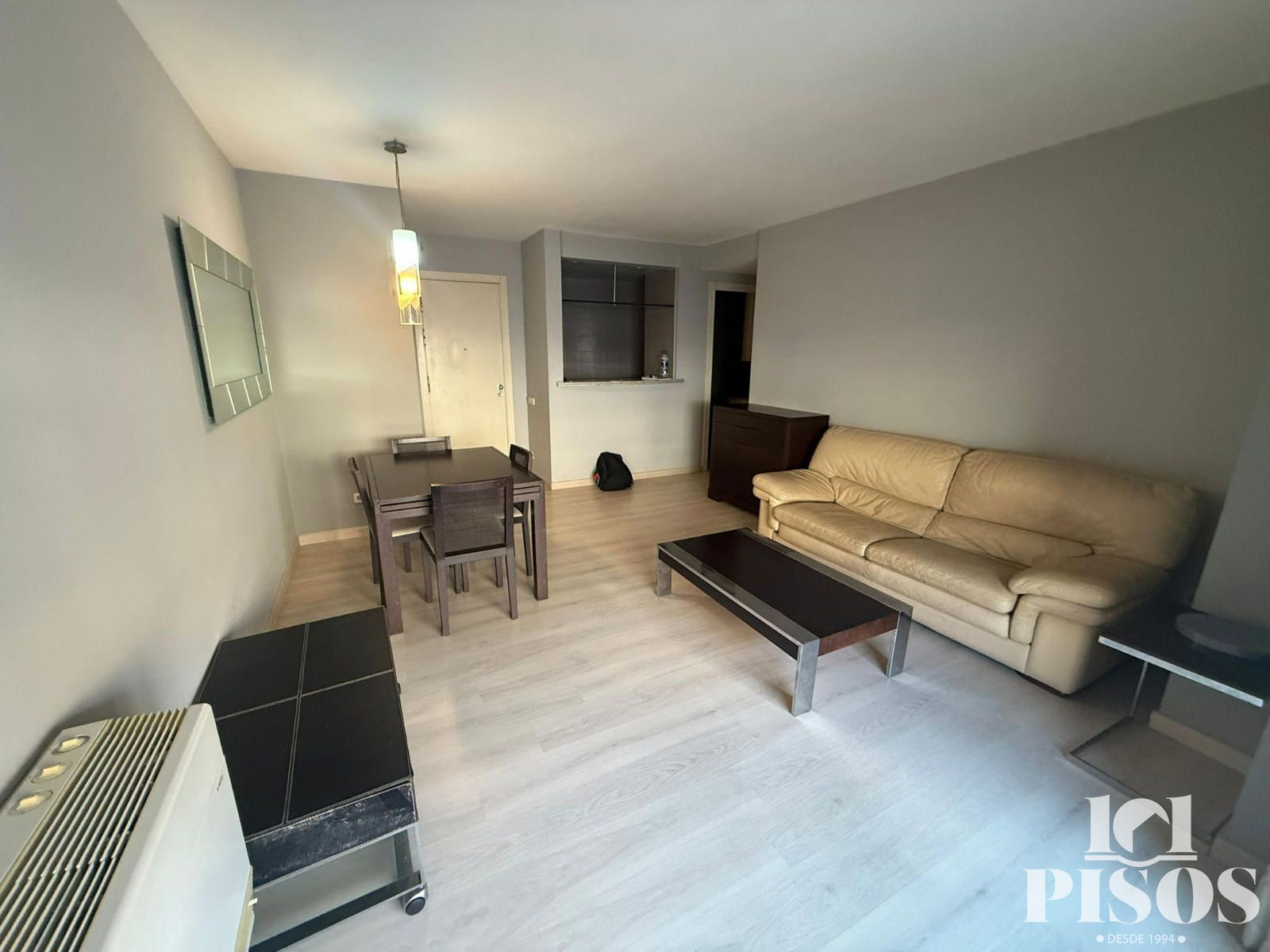 Sala d'estar de Pis de lloguer en Sant Cugat del Vallès amb Calefacció, Terrassa i Moblat