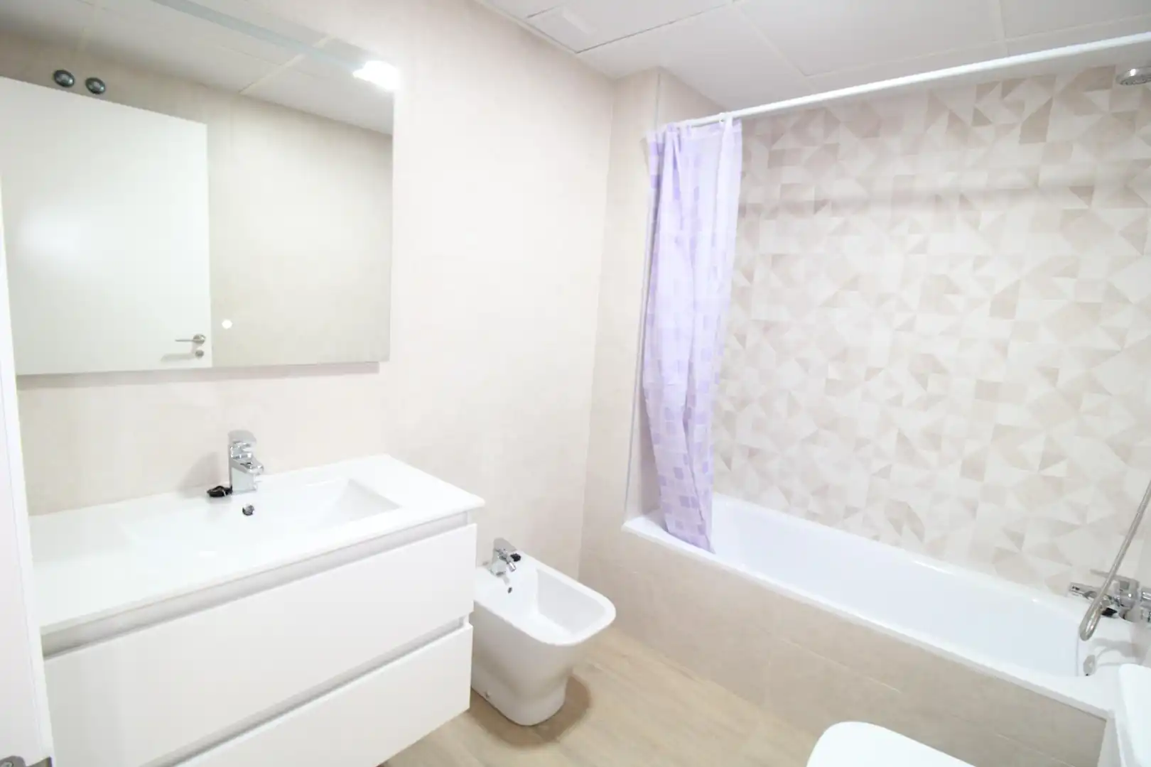 Badezimmer von Wohnung zur Miete in Murcia mit Klimaanlage, Heizung und Möbliert