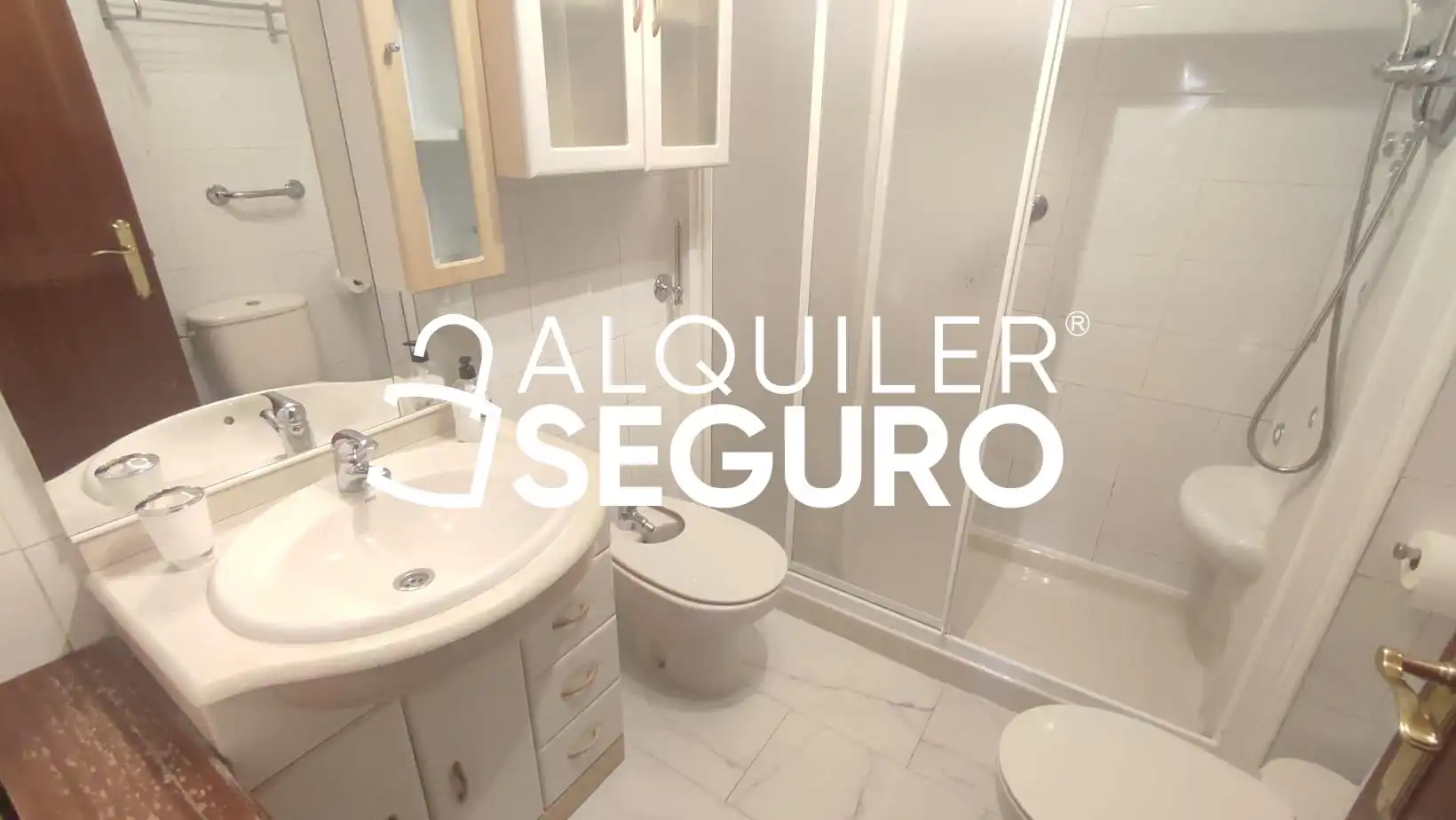 Bathroom of Flat for rent in Madrid  with Air Conditioner, Heating and Terrace