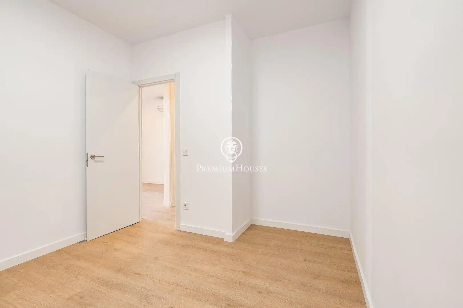 Apartments for sale in Barcelona  with Parquet flooring