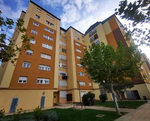 Vista exterior de Pis de lloguer en Villamuriel de Cerrato amb Calefacció, Terrassa i Moblat