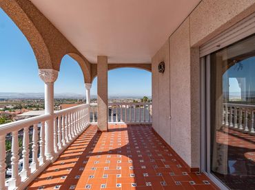 Duplex con balcone in vendita a Jun