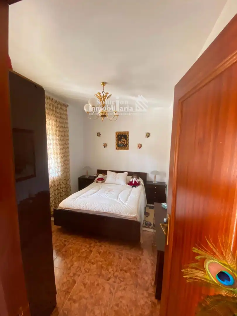 Dormitori de Casa o xalet en venda en Calvarrasa de Arriba amb Traster i Moblat