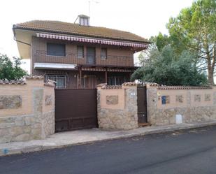 Vista exterior de Casa o xalet en venda en Numancia de la Sagra amb Terrassa i Piscina