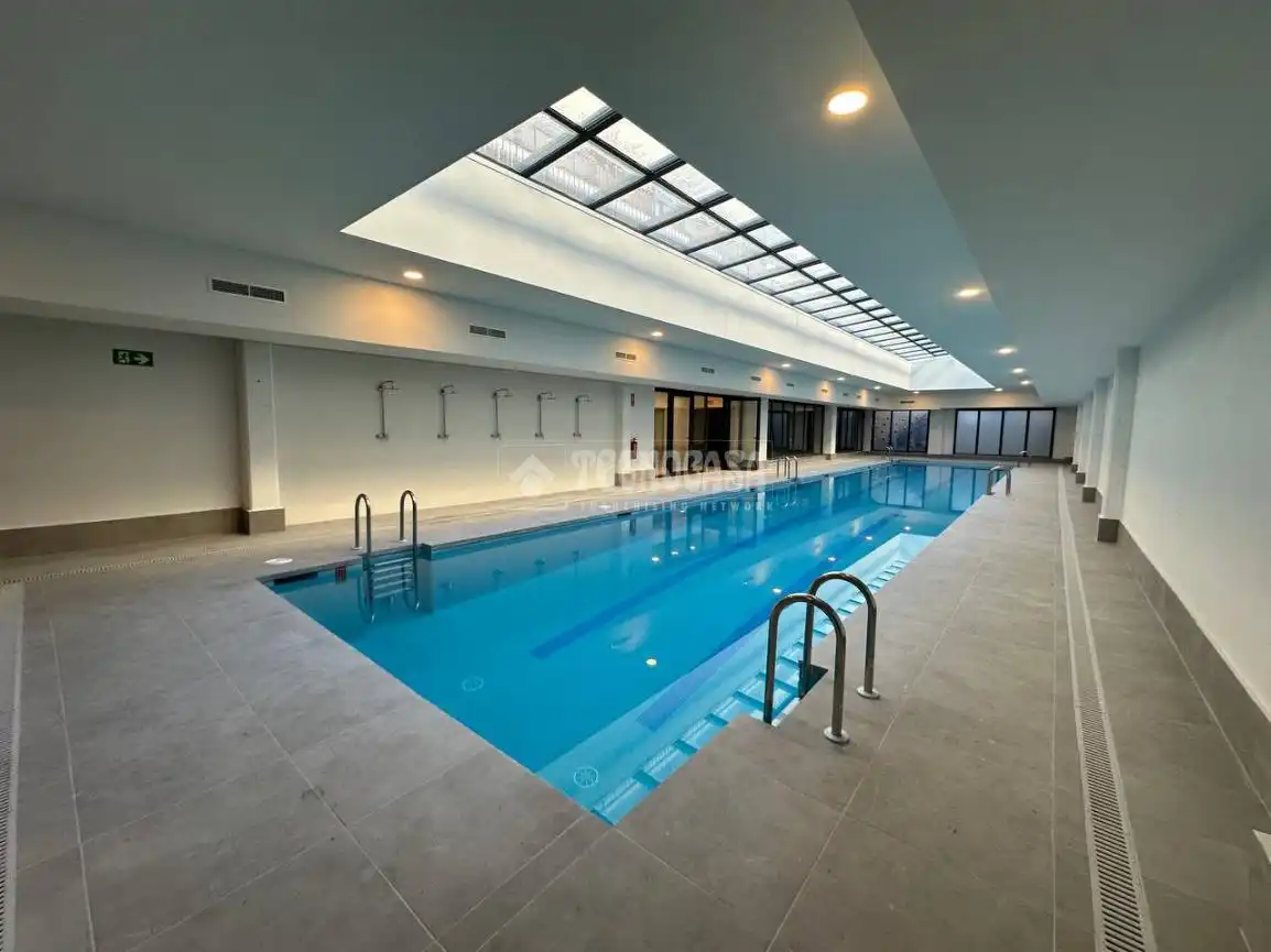 Piscina de Estudio en venta en San Sebastián de los Reyes con Aire acondicionado
