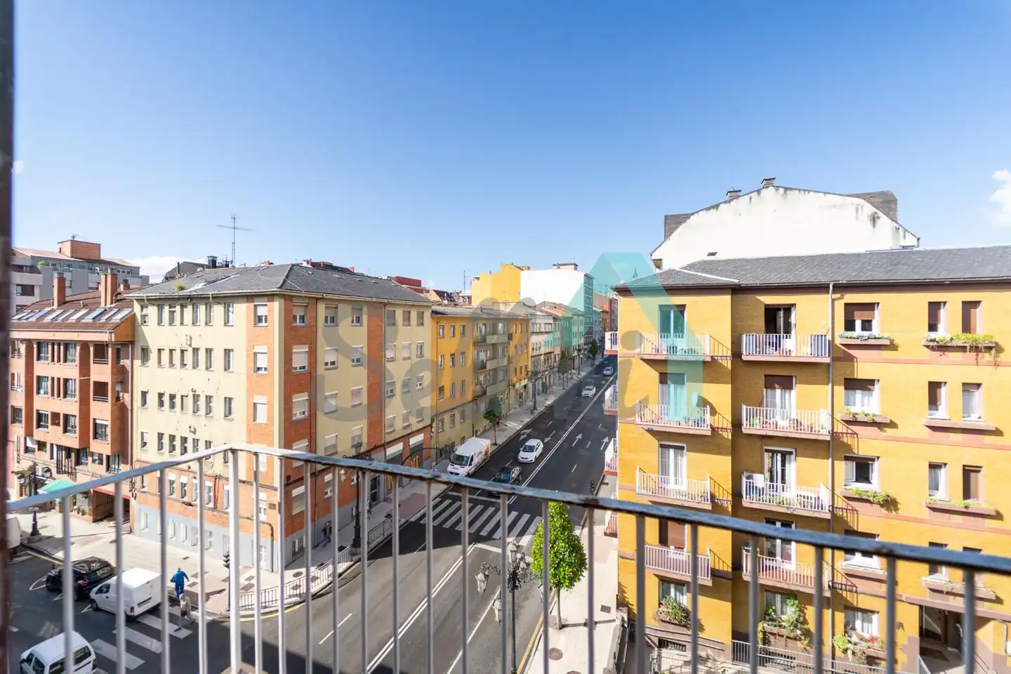 Außenansicht von Wohnung zum Verkauf in Oviedo  mit Heizung, Parkett und Terrasse