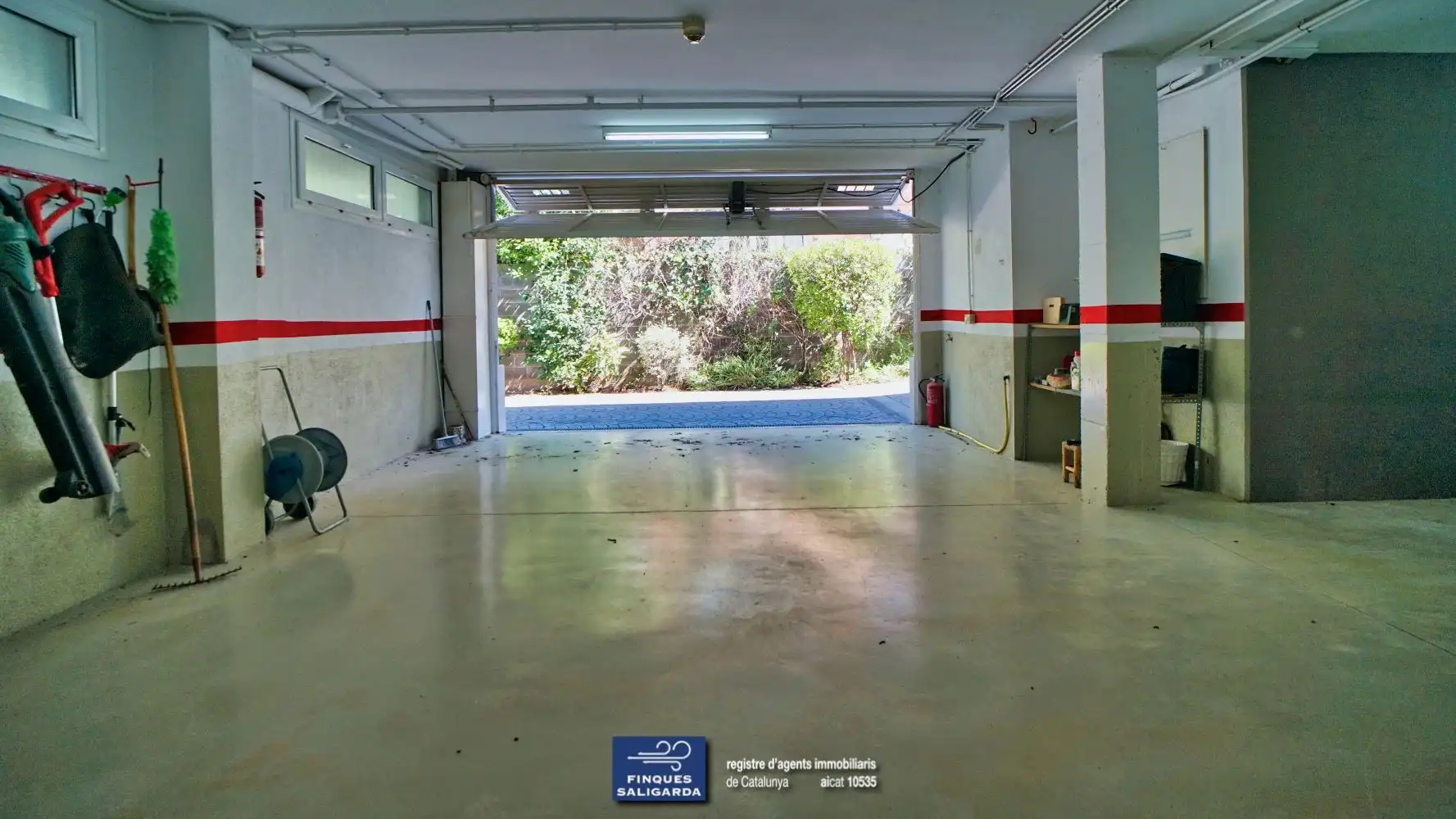 Aparcament de Casa o xalet en venda en La Garriga amb Aire condicionat, Calefacció i Jardí privat