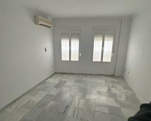 Dormitori de Casa adosada en venda en Utrera amb Aire condicionat