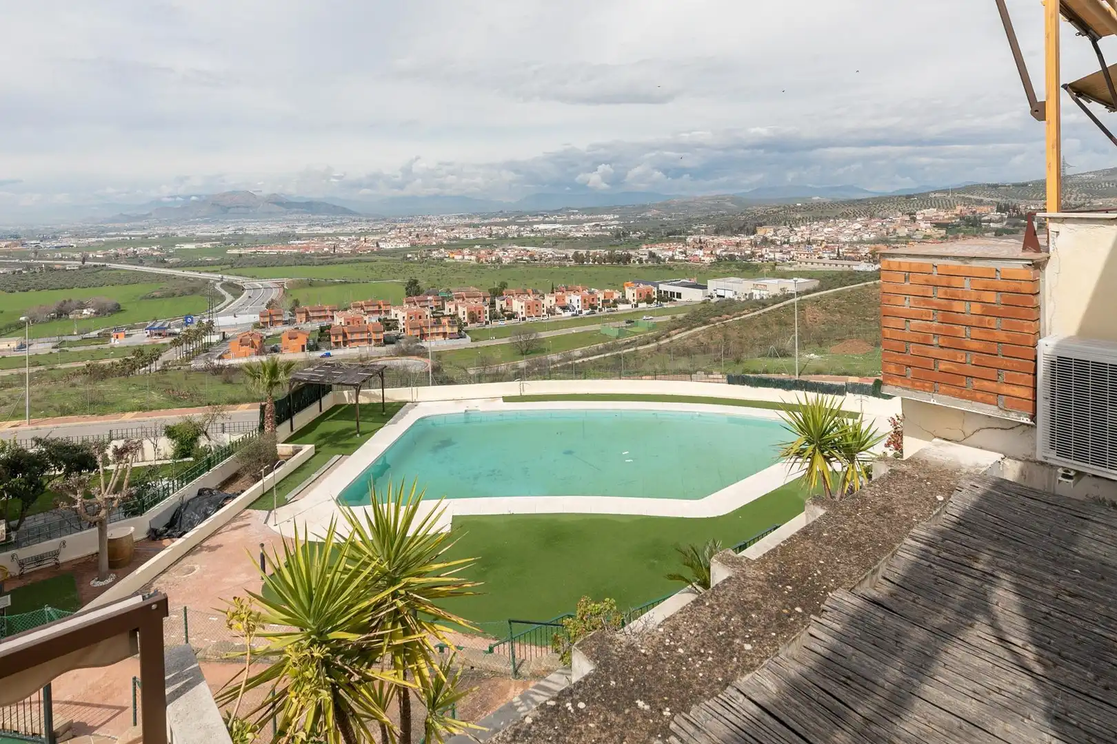 Piscina de Ático en venta en Jun con Aire acondicionado, Calefacción y Jardín privado