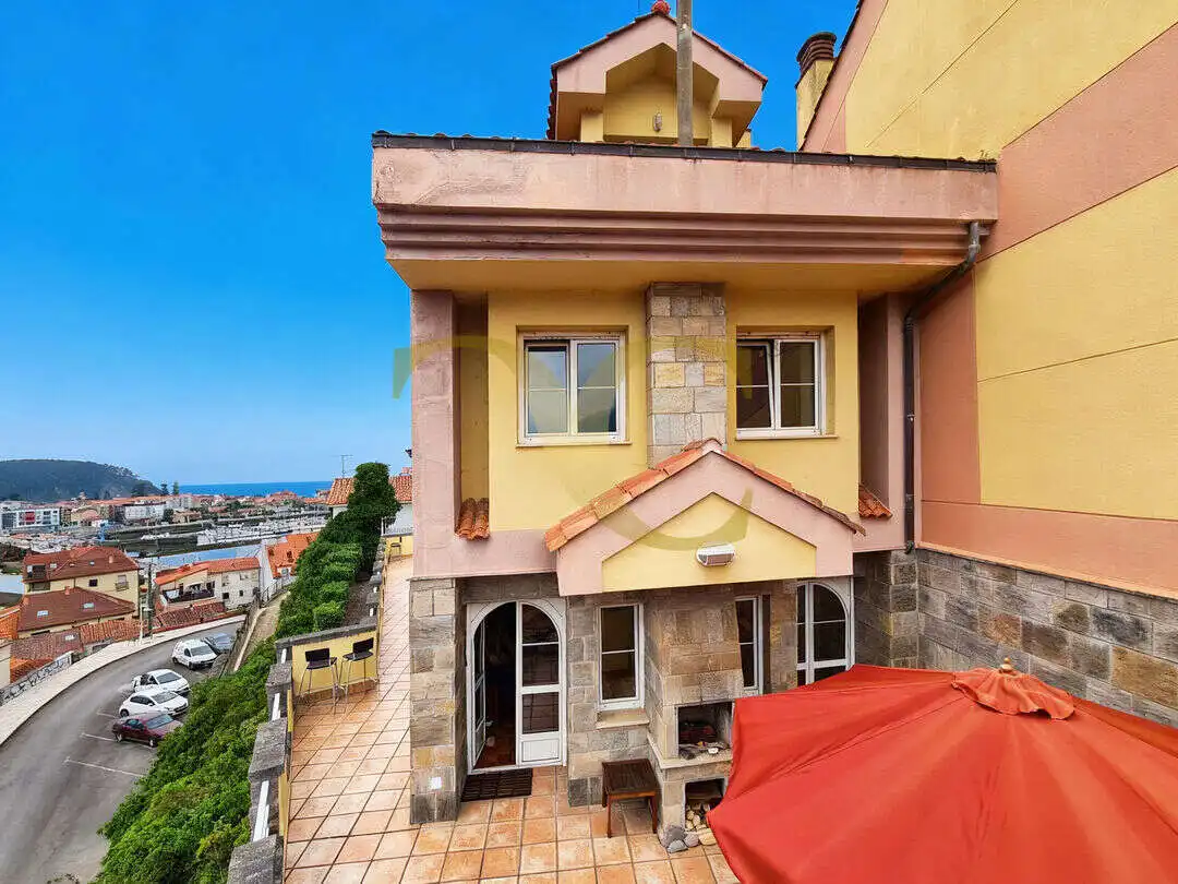 Vista exterior de Casa adosada en venta en Ribadesella con Calefacción, Trastero y Amueblado
