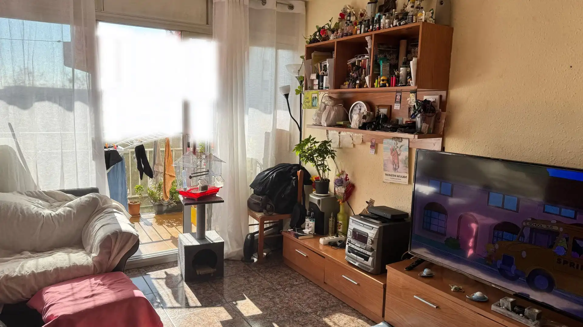 Sala de estar de Piso en venta en L'Hospitalet de Llobregat con Balcón