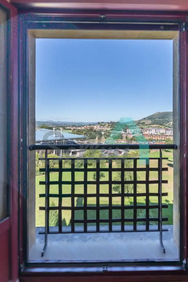 Terraza de Piso en venta en Oviedo  con Calefacción, Parquet y Trastero
