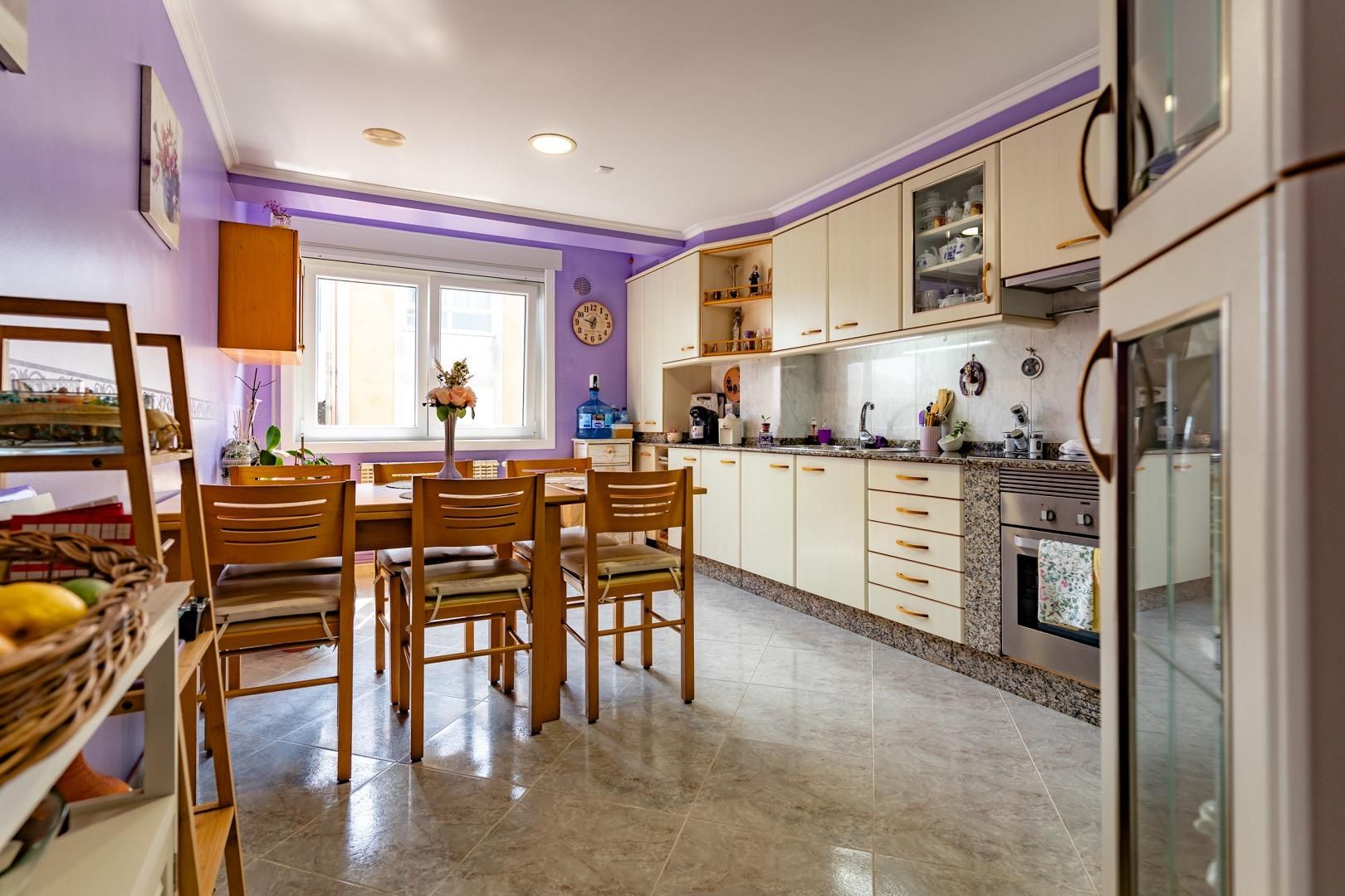 Cocina de Piso en venta en Carballo con Calefacción y Trastero