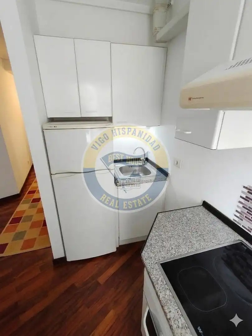 Cocina de Apartamento en venta en Vigo  con Calefacción y Amueblado