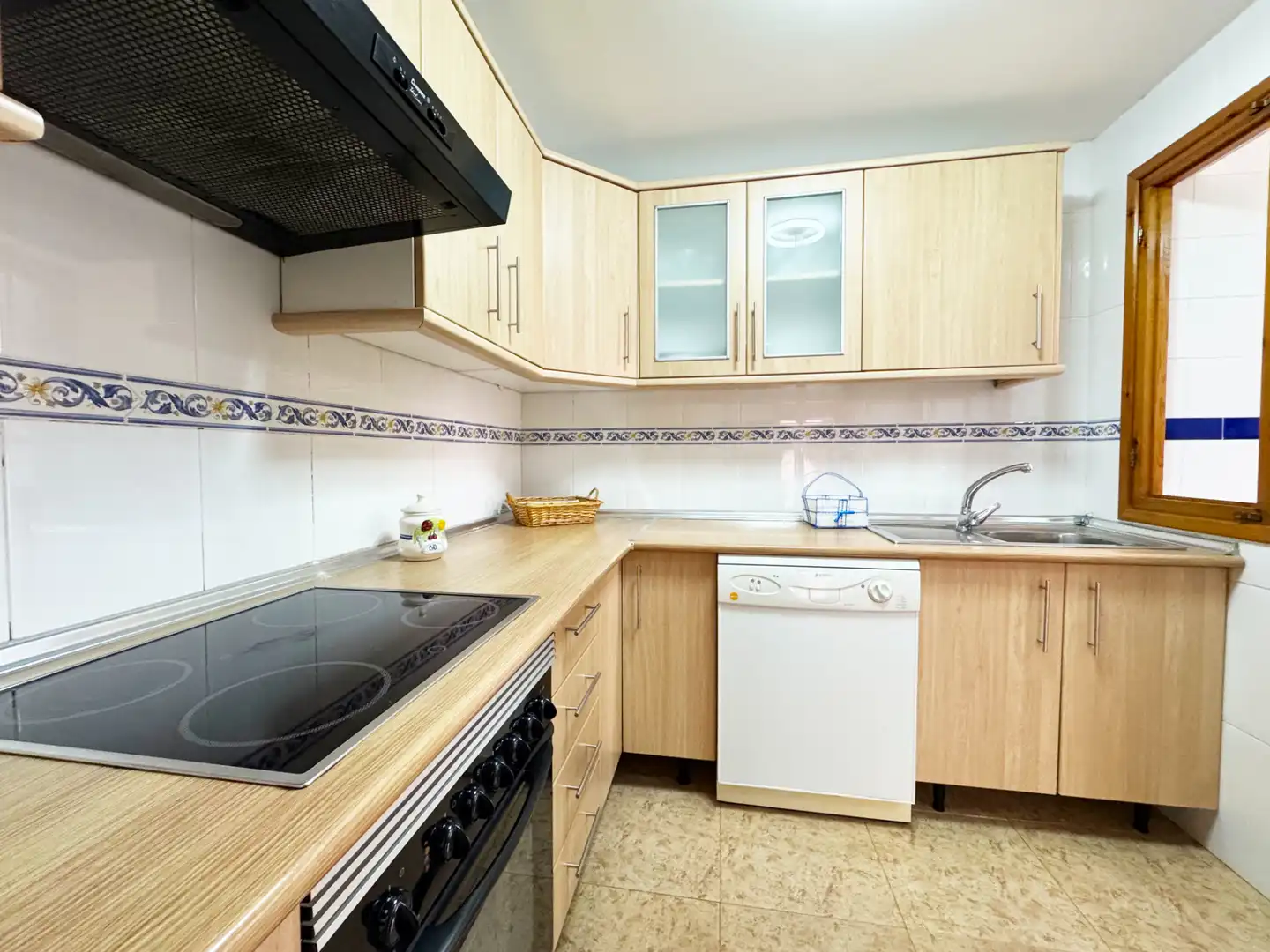 Kitchen of Ground floor for sale in Los Alcázares  with Air Conditioner, Terrace and Furnished