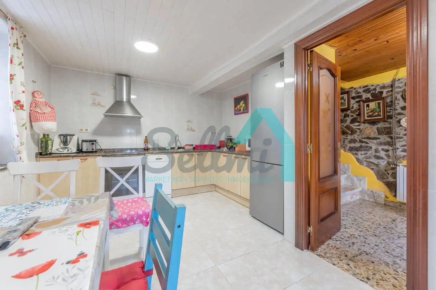 Cuina de Casa o xalet en venda en Castrillón amb Calefacció, Jardí privat i Parquet