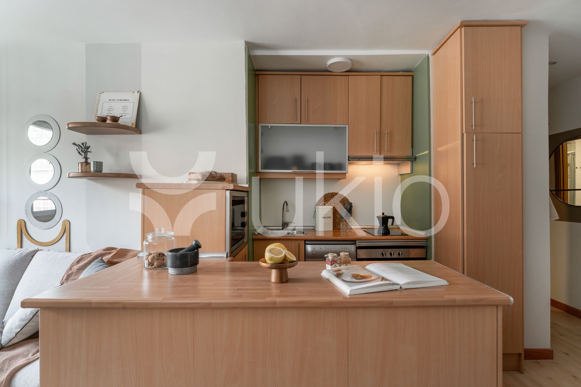 Cuina de Apartament de lloguer en  Madrid Capital amb Aire condicionat, Calefacció i Moblat