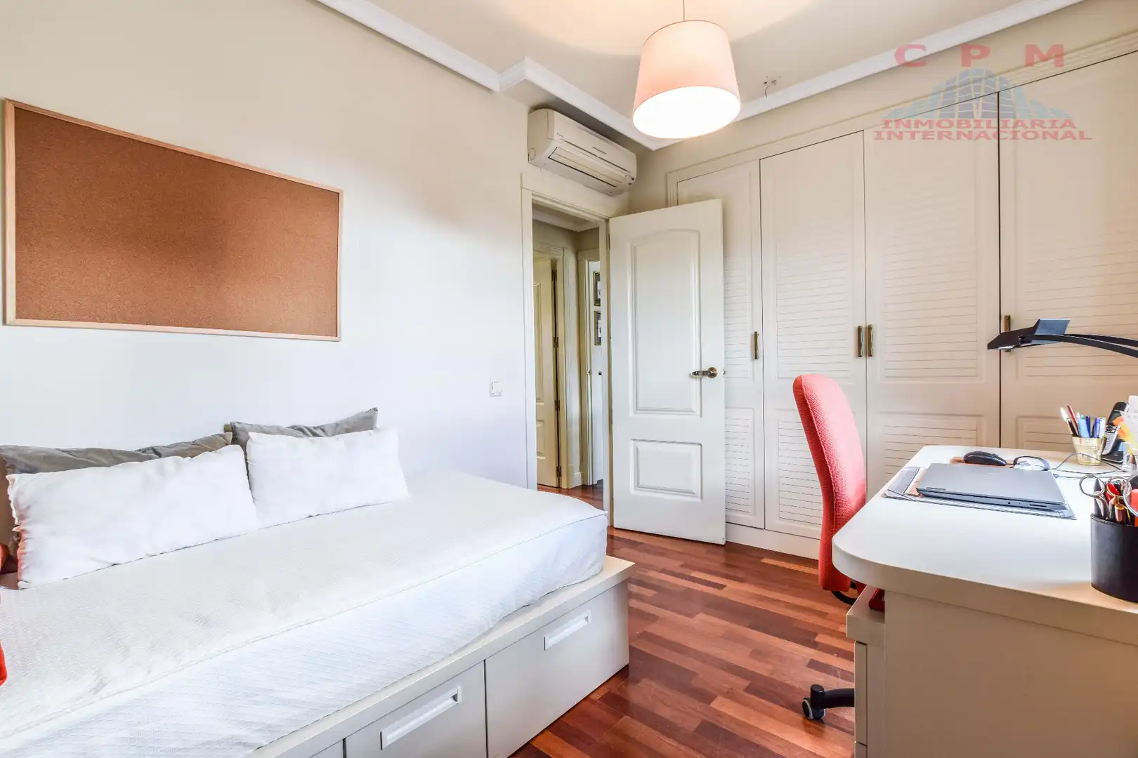 Dormitori de Àtic de lloguer en Madrid amb Aire condicionat, Calefacció i Parquet