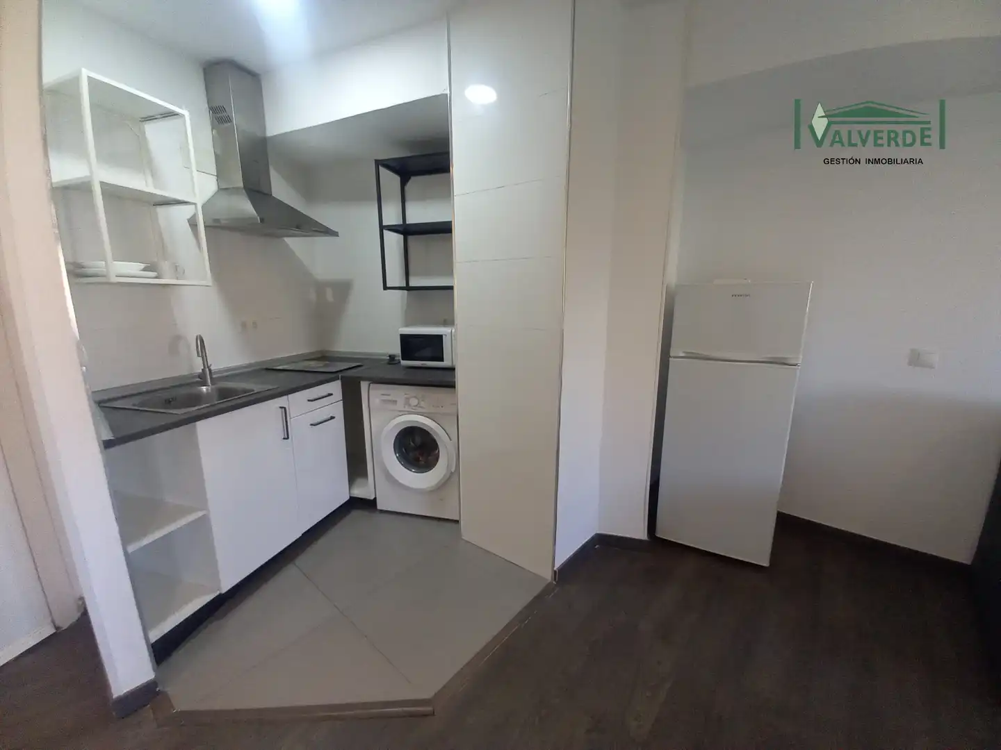 Cocina de Apartamento de alquiler en Granada con Amueblado, Lavadora y Microondas