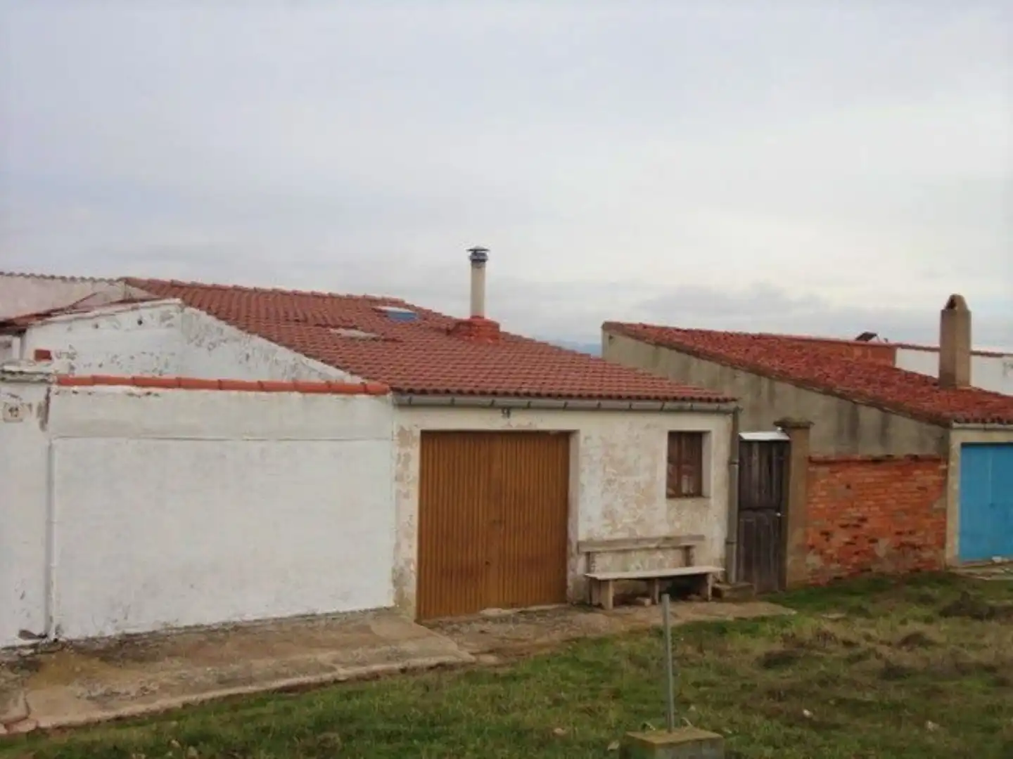 Vista exterior de Piso en venta en Salas de los Infantes con Calefacción y Trastero