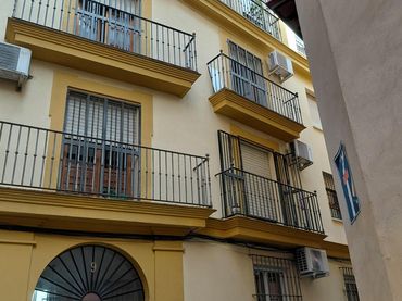 Flat with balcony for sale in Casco Antiguo