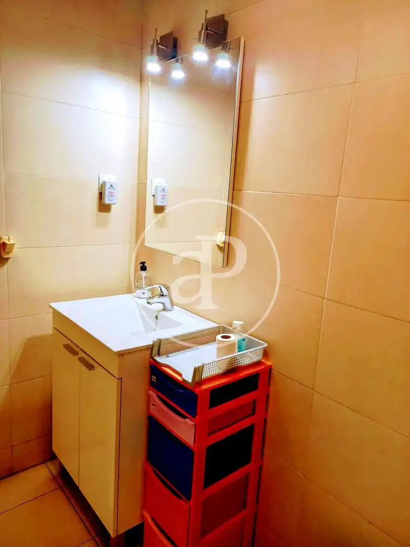 Baño de Piso de alquiler en Valencia con Calefacción y Amueblado