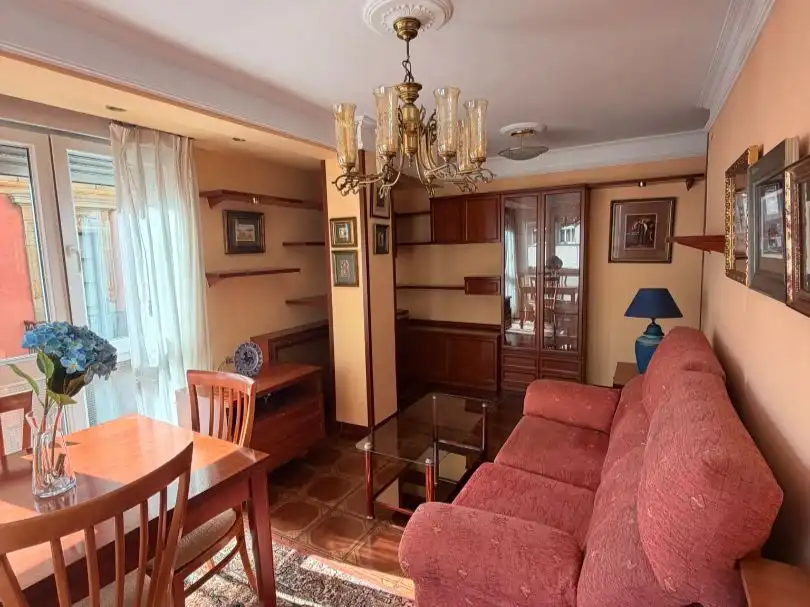 Sala d'estar de Pis en venda en Gijón  amb Terrassa i Balcó