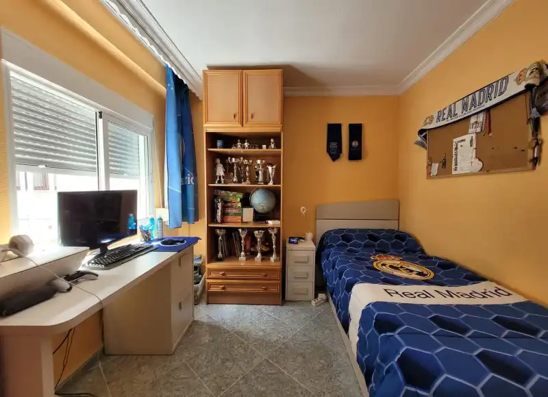 Habitación de Piso en venta en Málaga con Terraza, Horno y Lavadora