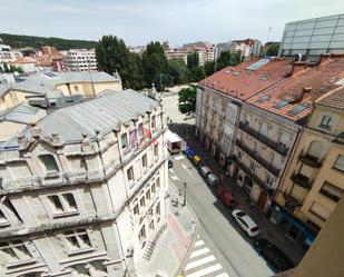 Vista exterior de Pis de lloguer en Burgos Capital amb Calefacció, Parquet i Terrassa