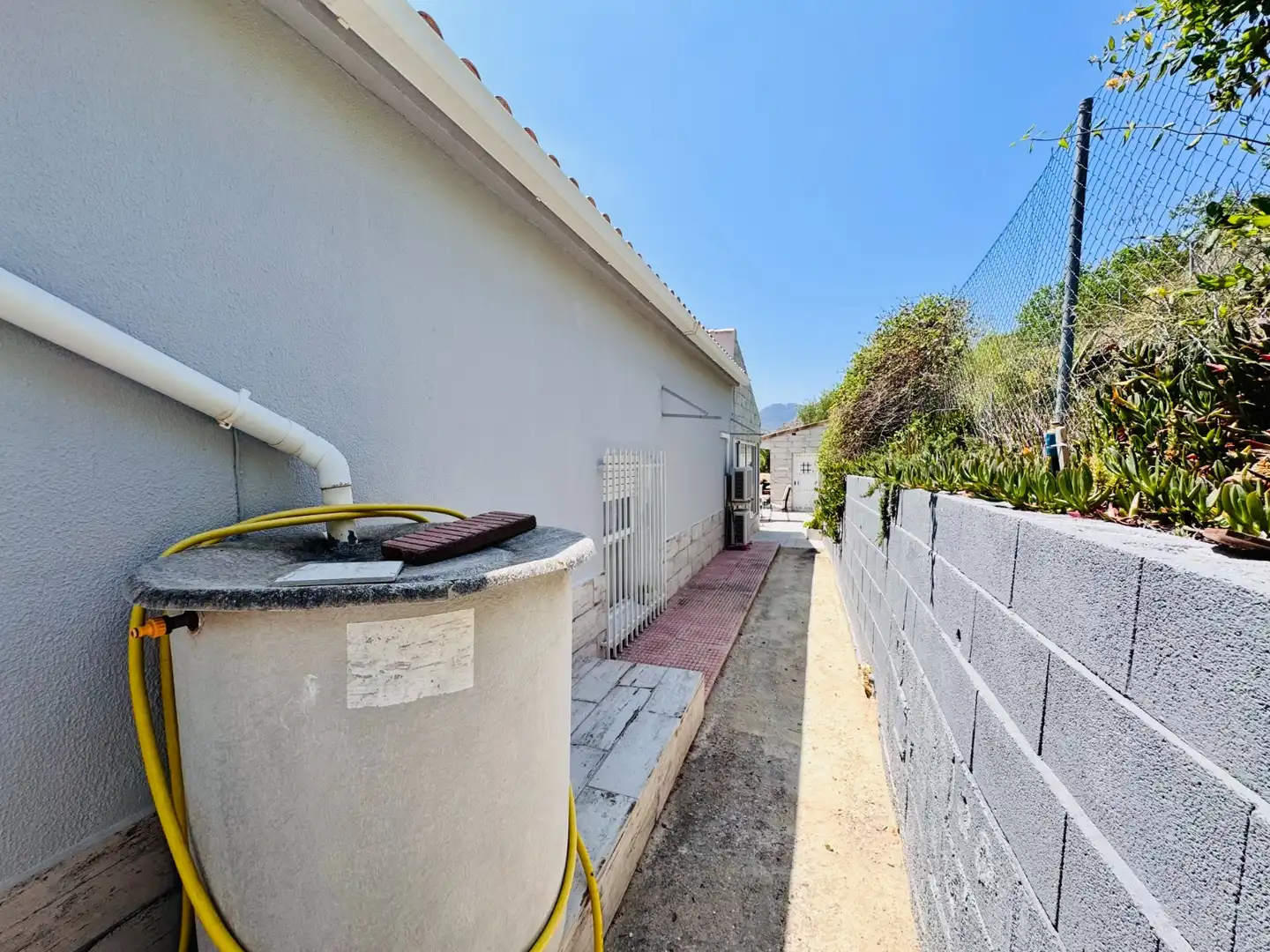 Vista exterior de Finca rústica en venda en Aspe amb Jardí privat, Terrassa i Piscina