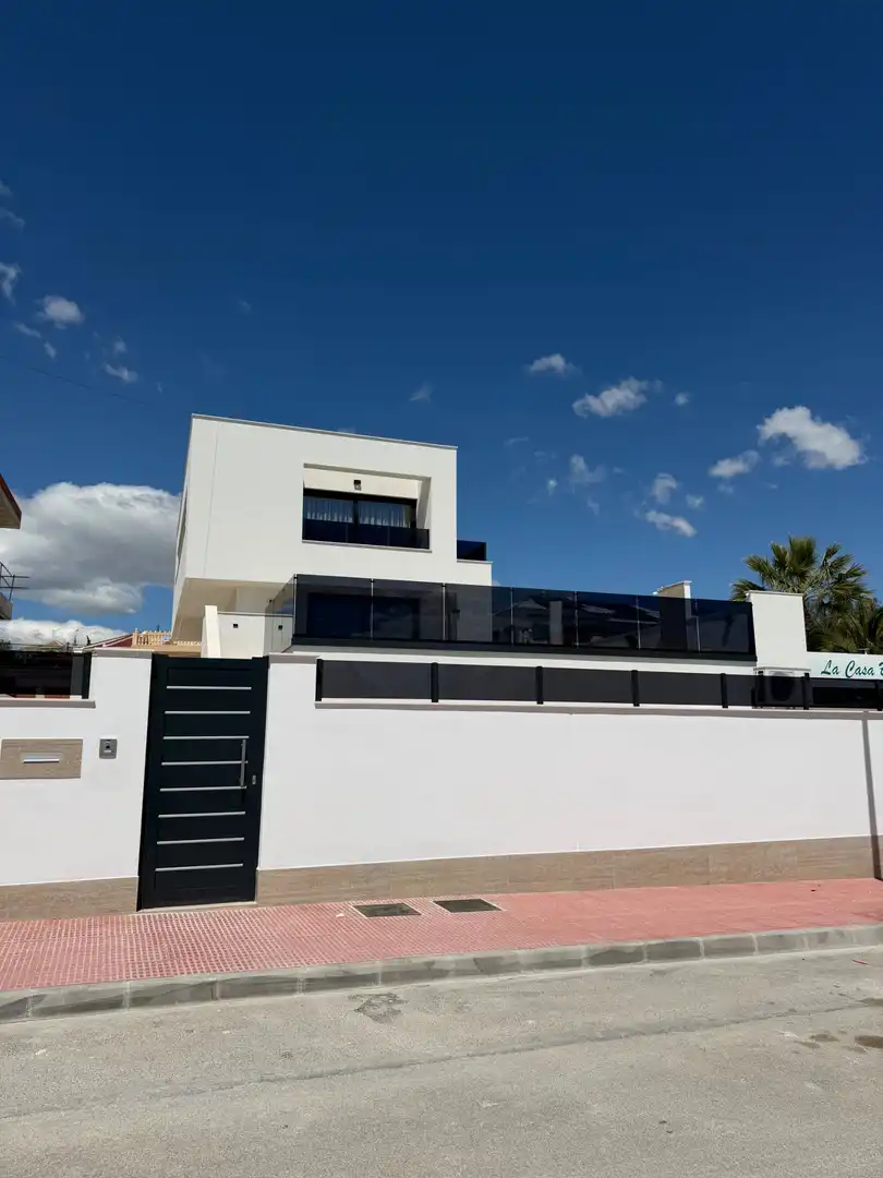 Vista exterior de Casa o chalet en venta en Rojales con Aire acondicionado, Trastero y Piscina