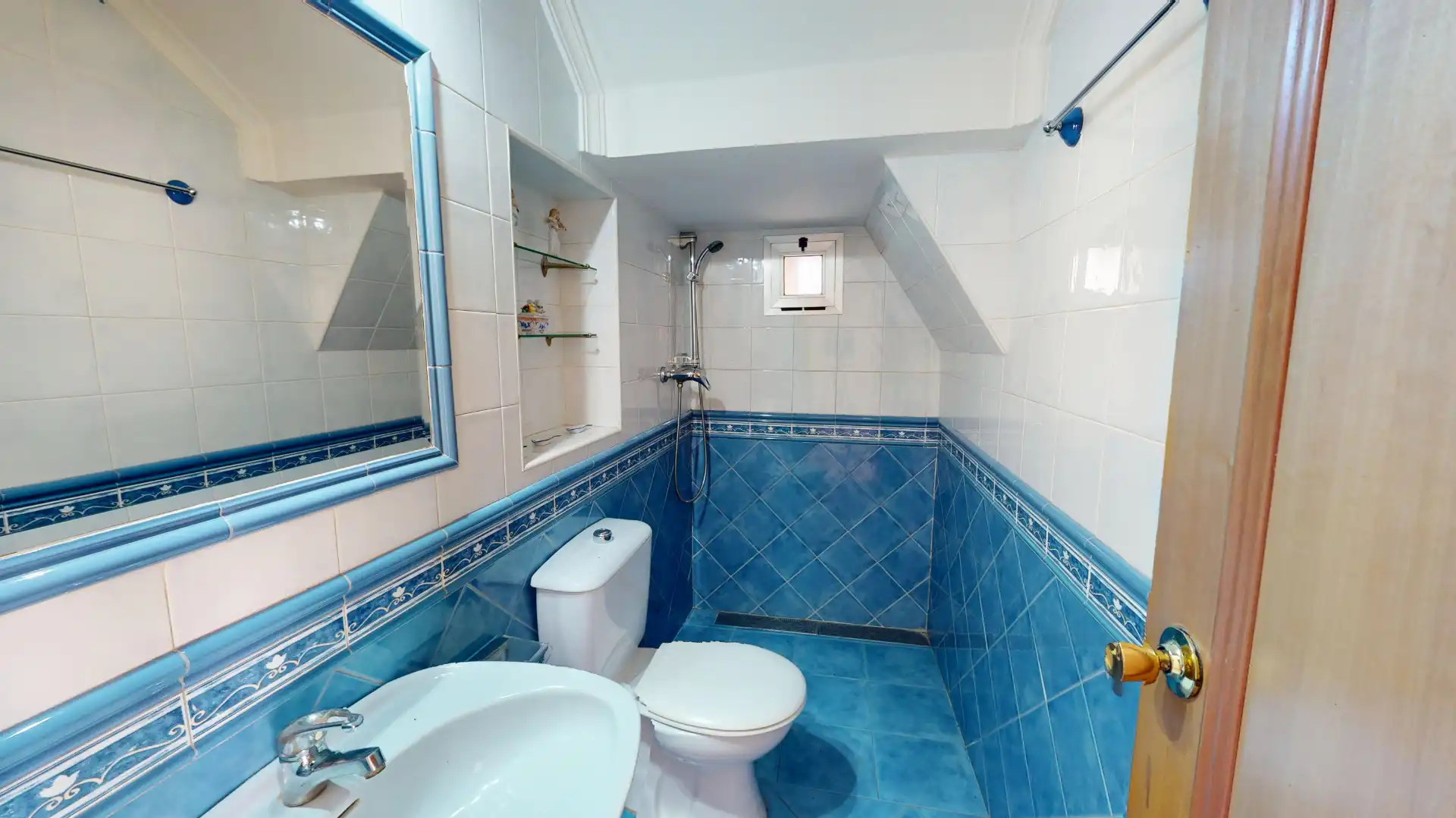 Bany de Casa adosada en venda en Málaga amb Jardí privat, Terrassa i Forn