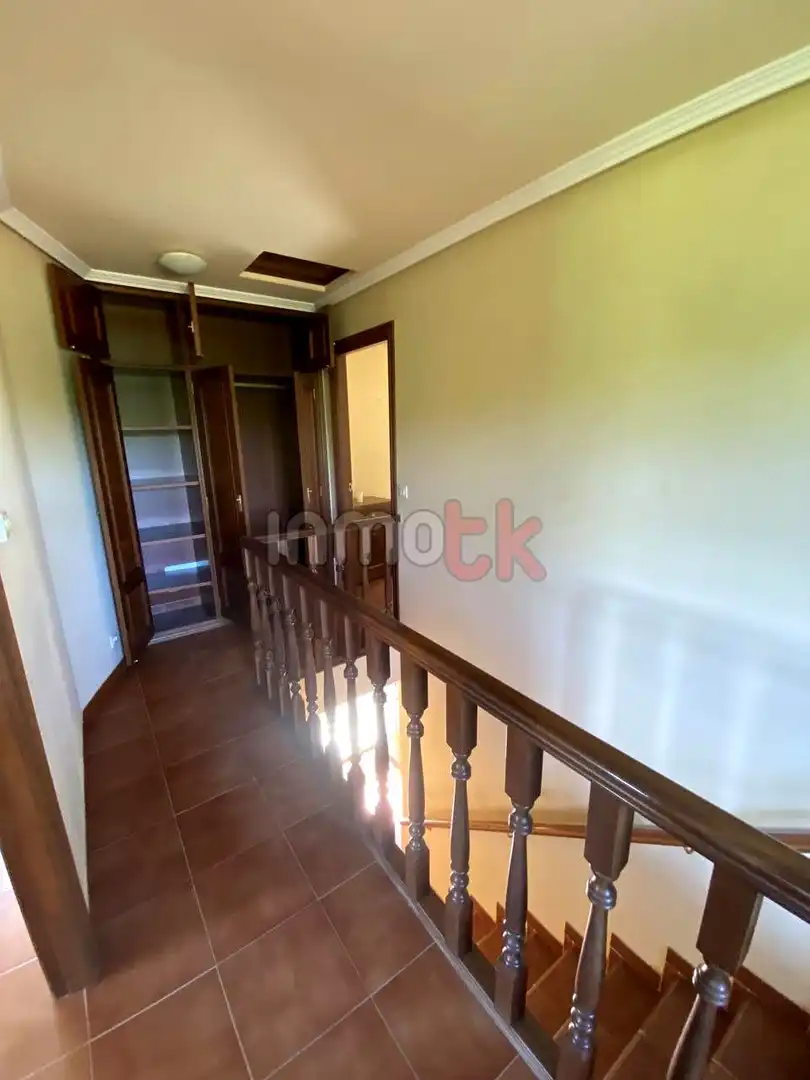 Casa o chalet en venta en Oleiros con Calefacción, Jardín privado y Alarma