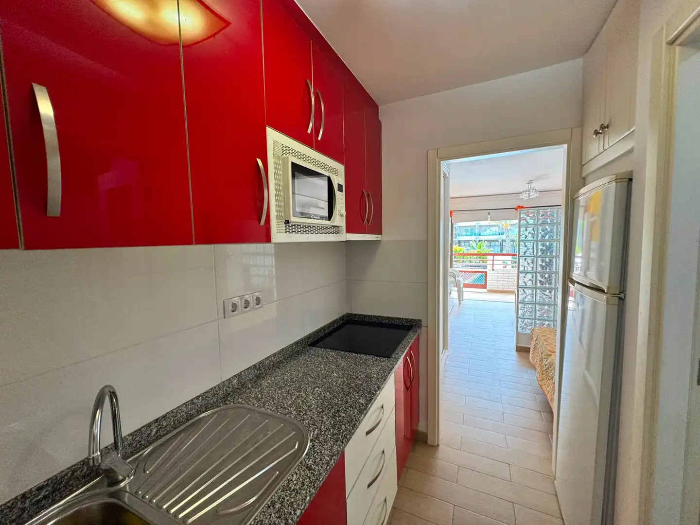 Cuina de Estudi en venda en San Bartolomé de Tirajana amb Aire condicionat, Terrassa i Moblat
