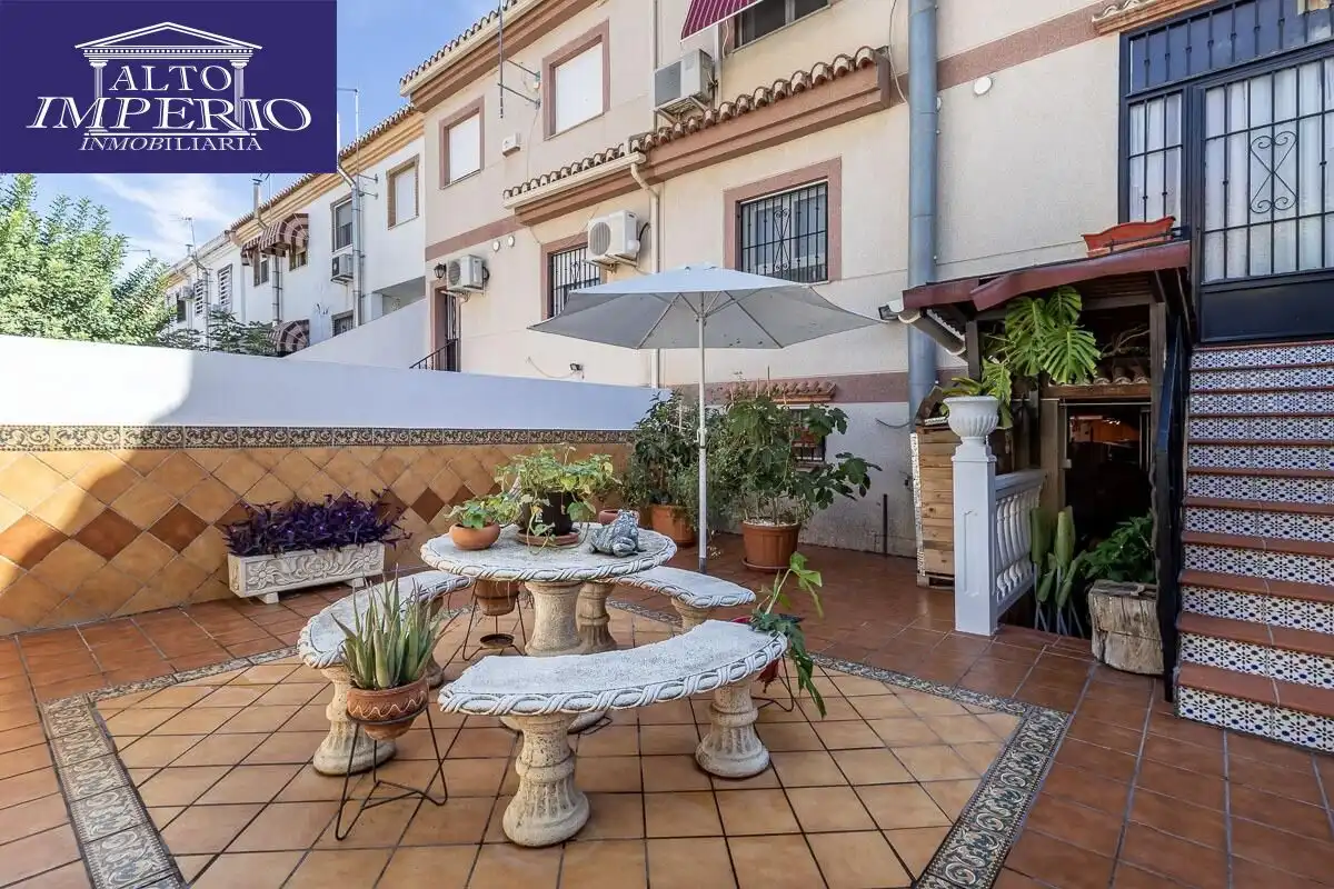 Casa a schiera con terrazza in vendita a Calle de Jerónimo de Rueda 34