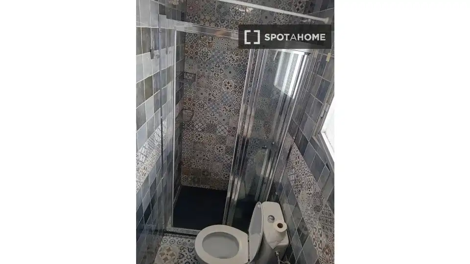 Baño de Piso de alquiler en Madrid con Aire acondicionado, Calefacción y Amueblado