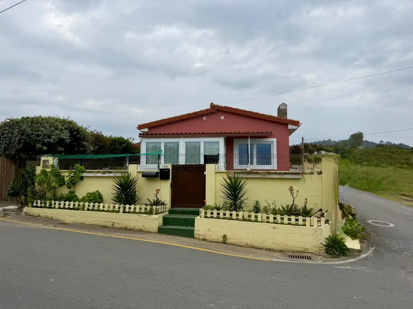 Vista exterior de Casa o chalet en venta en Arteixo con Calefacción y Jardín privado
