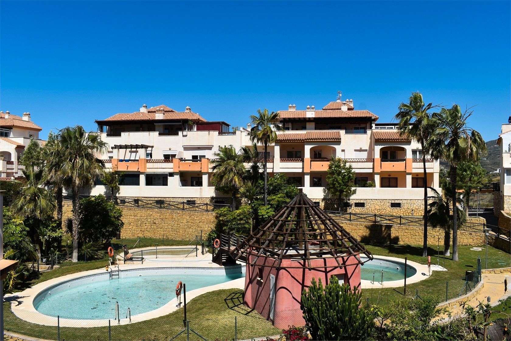 Exterior view of Planta baja for sale in Vélez-Málaga  with Air Conditioner, Terrace and Community pool