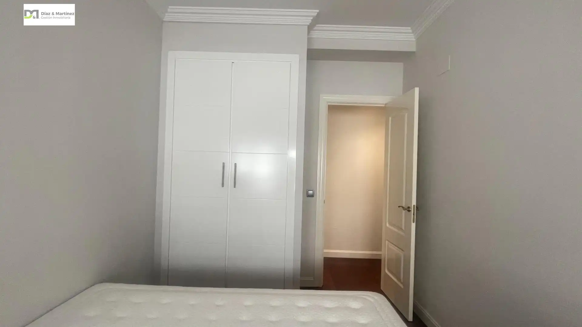 Habitación de Piso en venta en León Capital  con Calefacción, Trastero y Amueblado