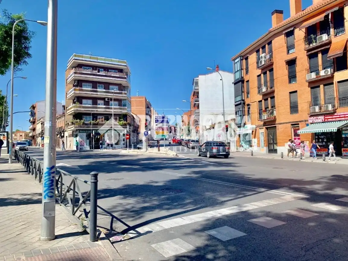 Vista exterior de Pis en venda en Madrid amb Calefacció, Parquet i Terrassa