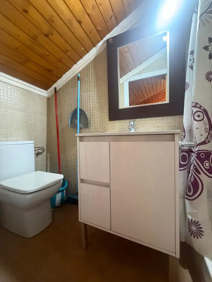 Baño de Piso para compartir en Alp con Calefacción y Amueblado