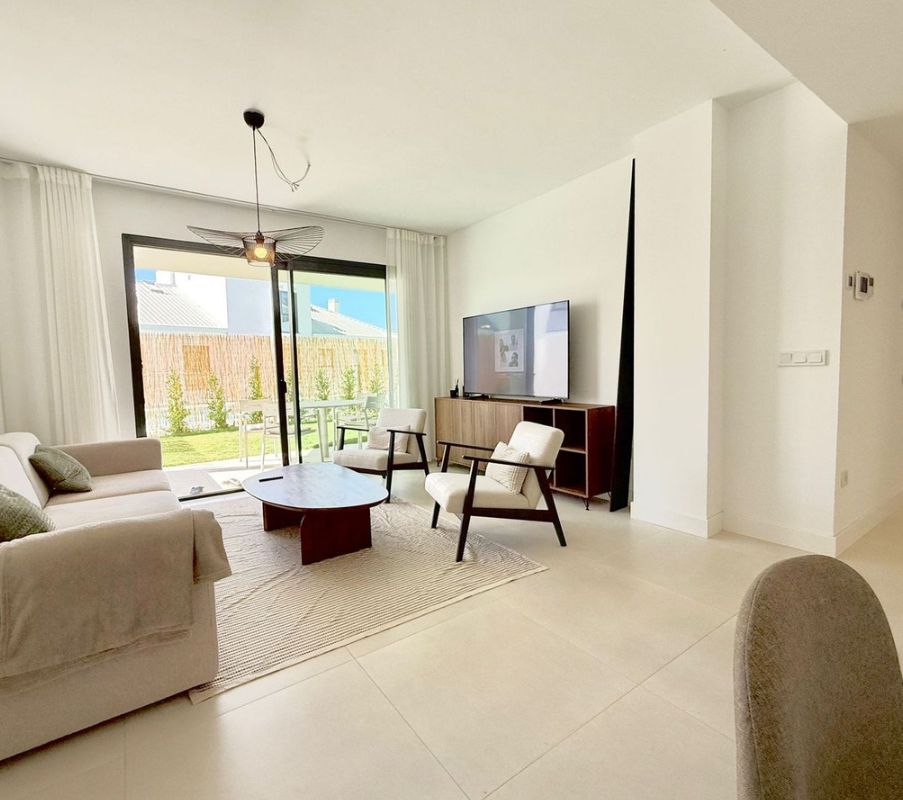Sala d'estar de Pis en venda en Fuengirola amb Jardí privat, Terrassa i Moblat