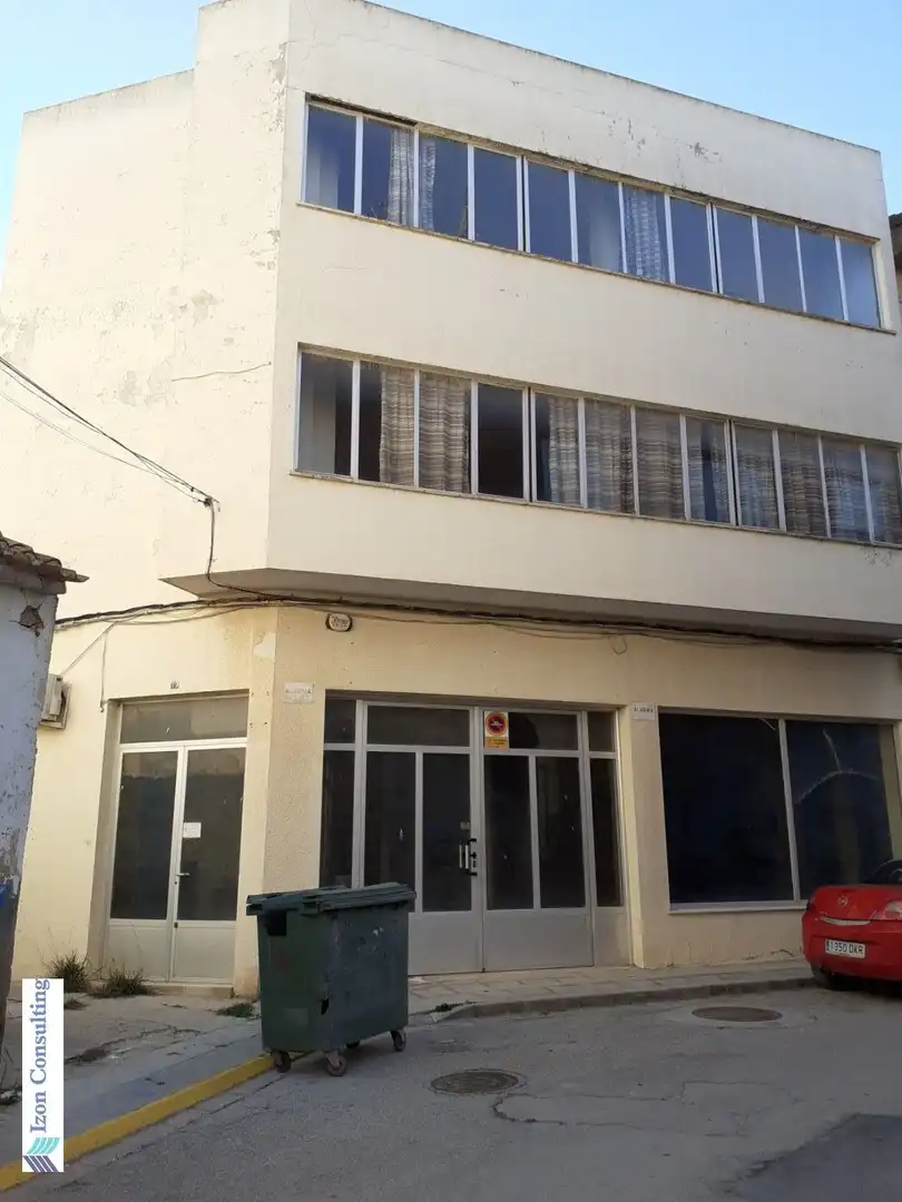 Local comercial en venda a Casas-Ibáñez, imagen 2