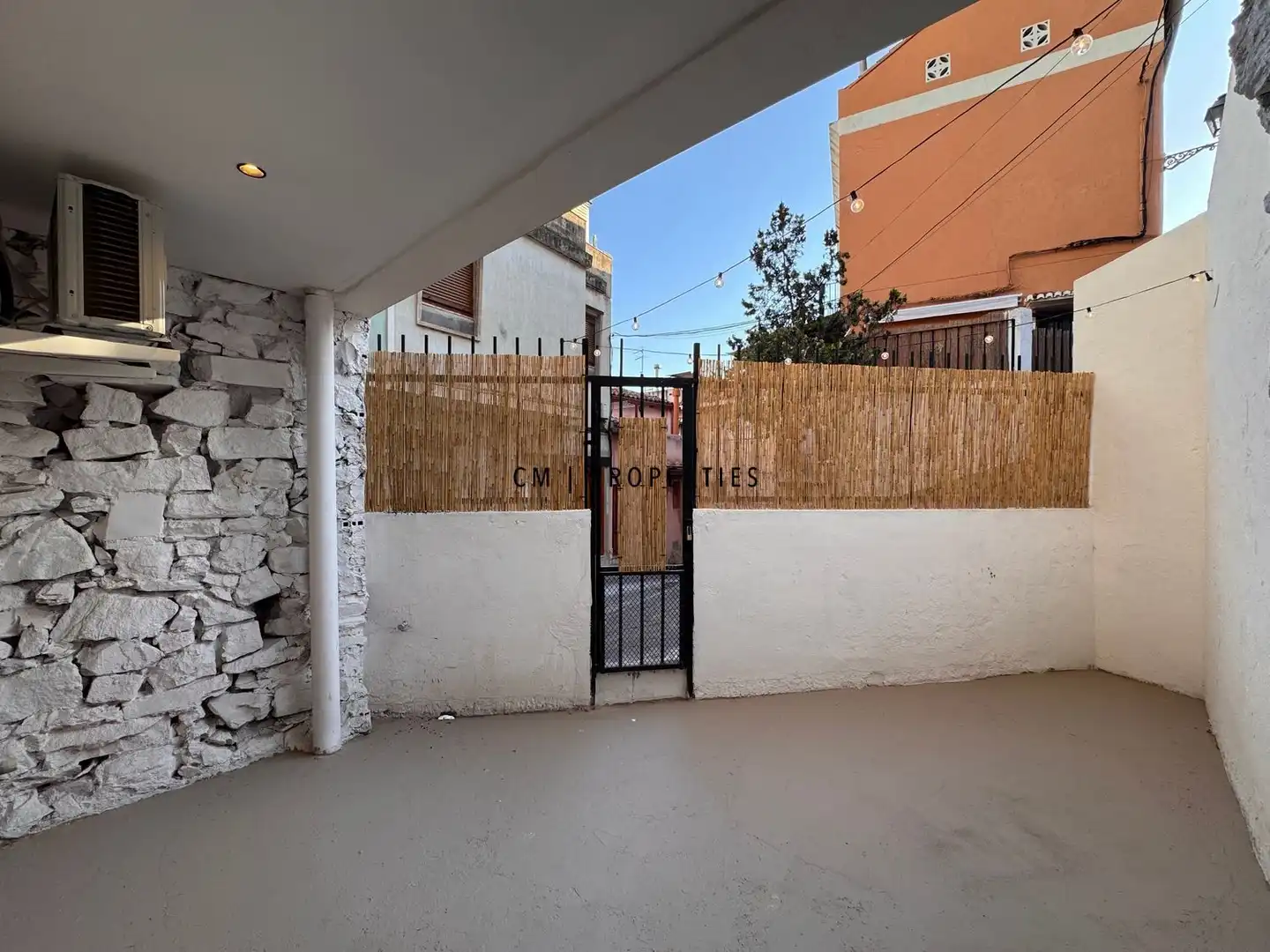 Vista exterior de Piso de alquiler en Serra con Aire acondicionado, Calefacción y Terraza