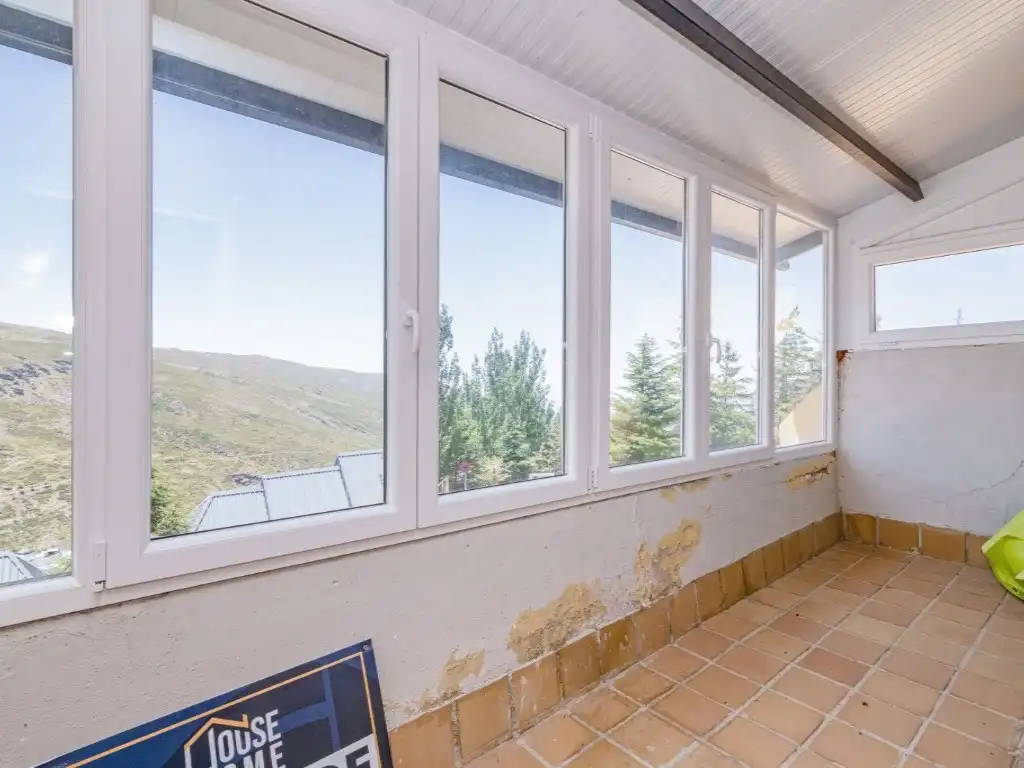 Dormitori de Apartament en venda en Sierra Nevada amb Terrassa i Moblat