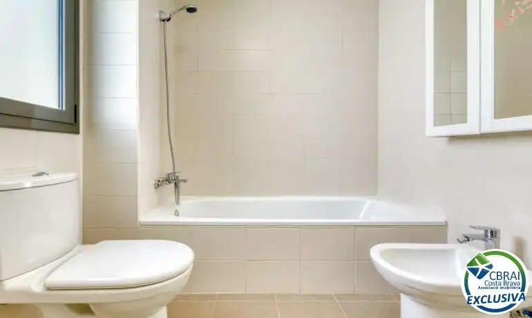Bany de Àtic en venda en Figueres amb Terrassa i Balcó