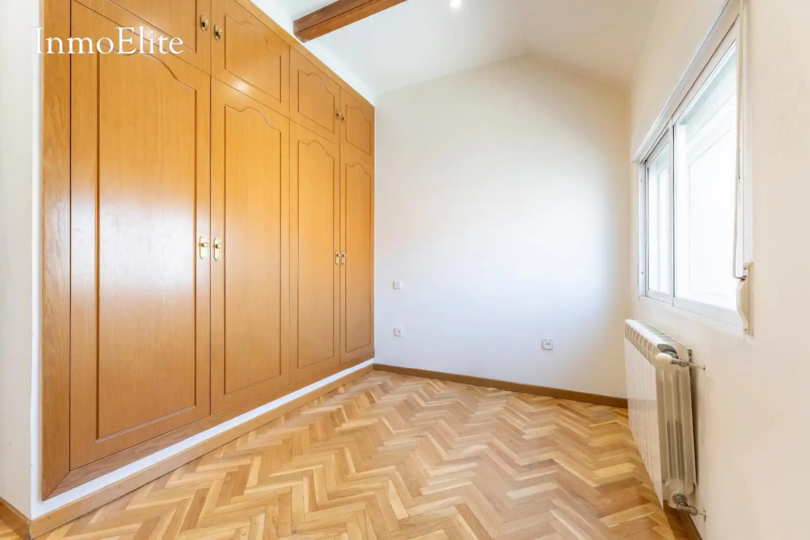 Dormitori de Casa adosada en venda en Madrid amb Aire condicionat, Calefacció i Parquet