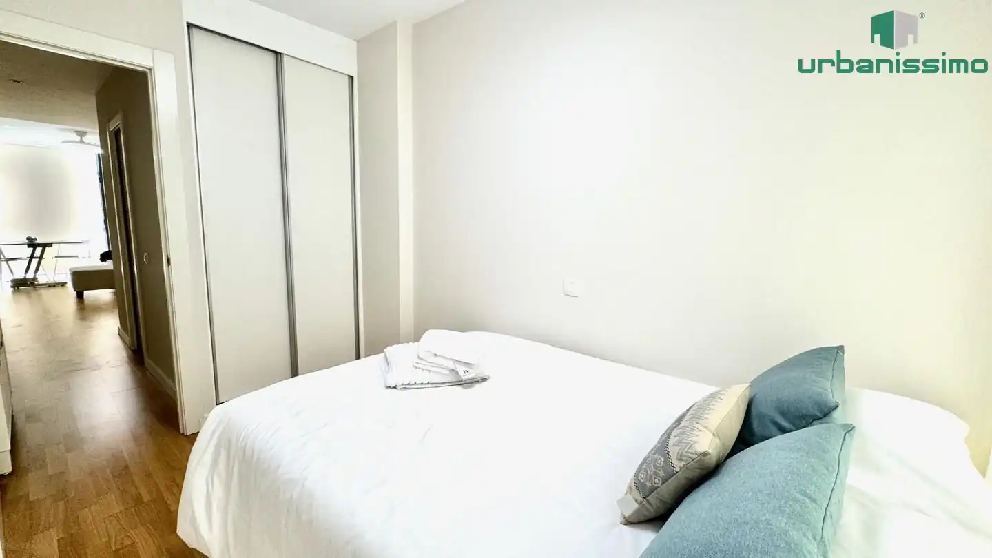 Dormitori de Apartament de lloguer en Madrid amb Aire condicionat, Traster i Moblat